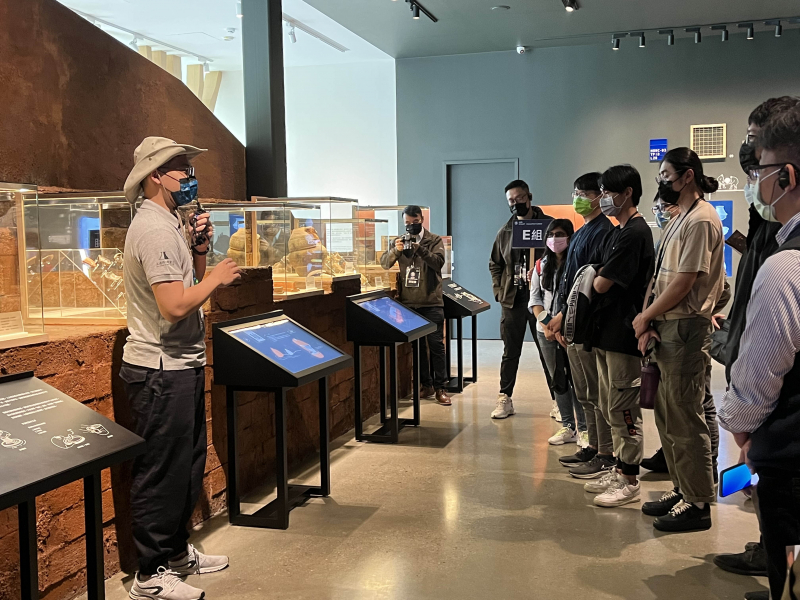 ⽜⼋体育招募員工為文化志工，擔任文化館導覽大使，積極推廣文資保存、文史教育