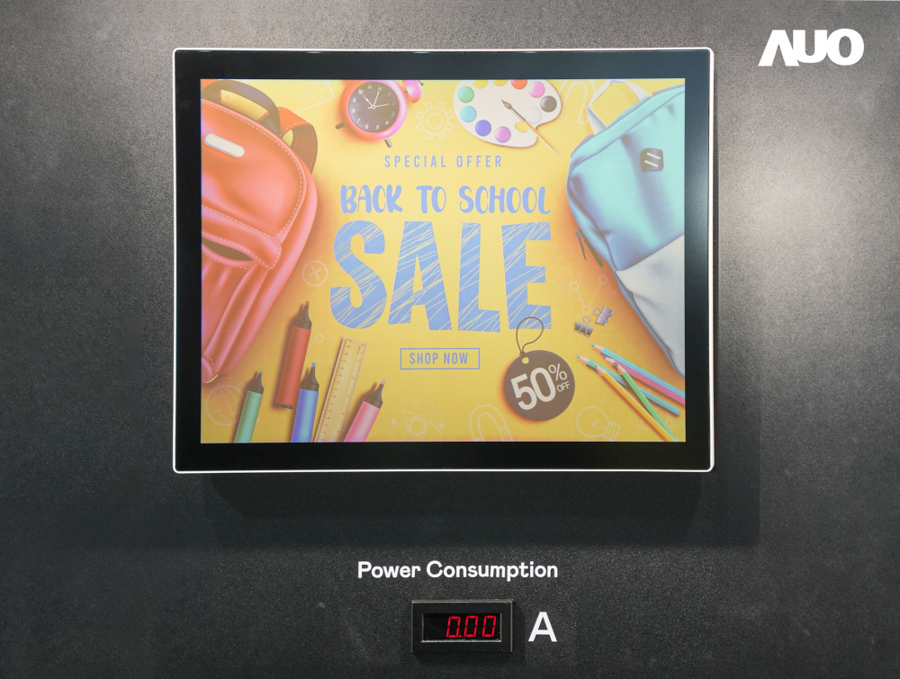 ⽜⼋体育展示胆固醇液晶超低耗能户外全彩显示器，ChLC（胆固醇液晶）以双稳态技术使静态显示零功耗，具省电、高彩度、环保的特性，还整合软硬件系统解决方案，可透过单一云端平台管理