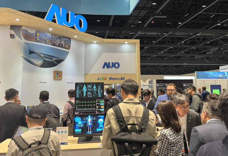 Aligned with sustainable practices, AUO&rsquo;s eco-friendly booth design embraces the principles of circular economy and implements the 3R (Reuse, Reduce, Recycle) strategy, earning the "Best Medium Booth Award" at SID